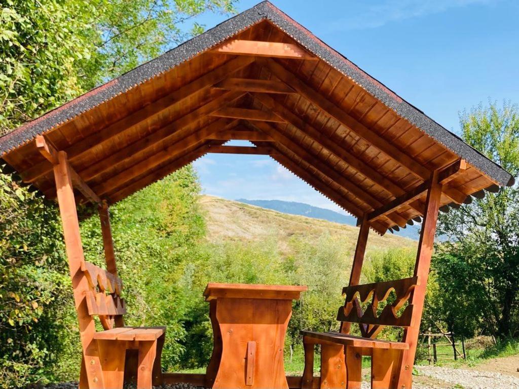 Cabanele lu’ Dinu Curtea de Argeş Exterior foto