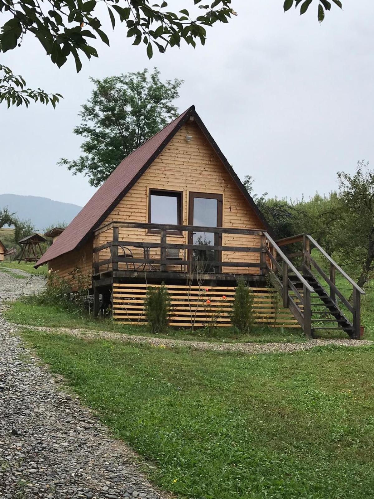 Cabanele lu’ Dinu Curtea de Argeş Exterior foto